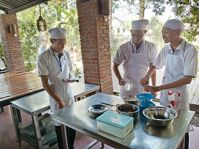 Common dry ingredients such as flour, sugar, and leaveners